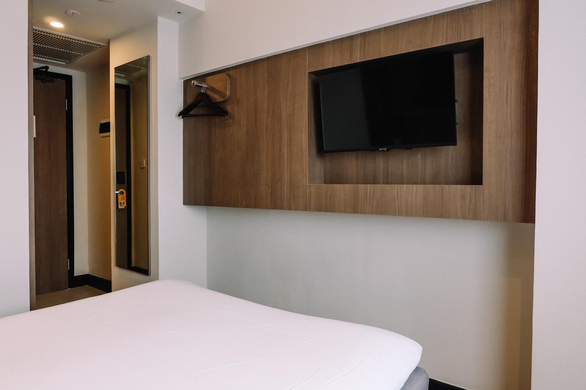 Deka Hotel Surabaya Hr Muhammad Экстерьер фото