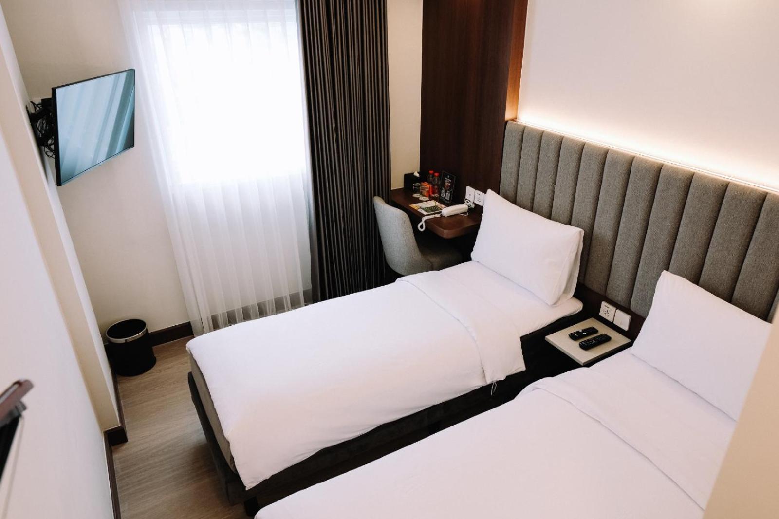 Deka Hotel Surabaya Hr Muhammad Экстерьер фото