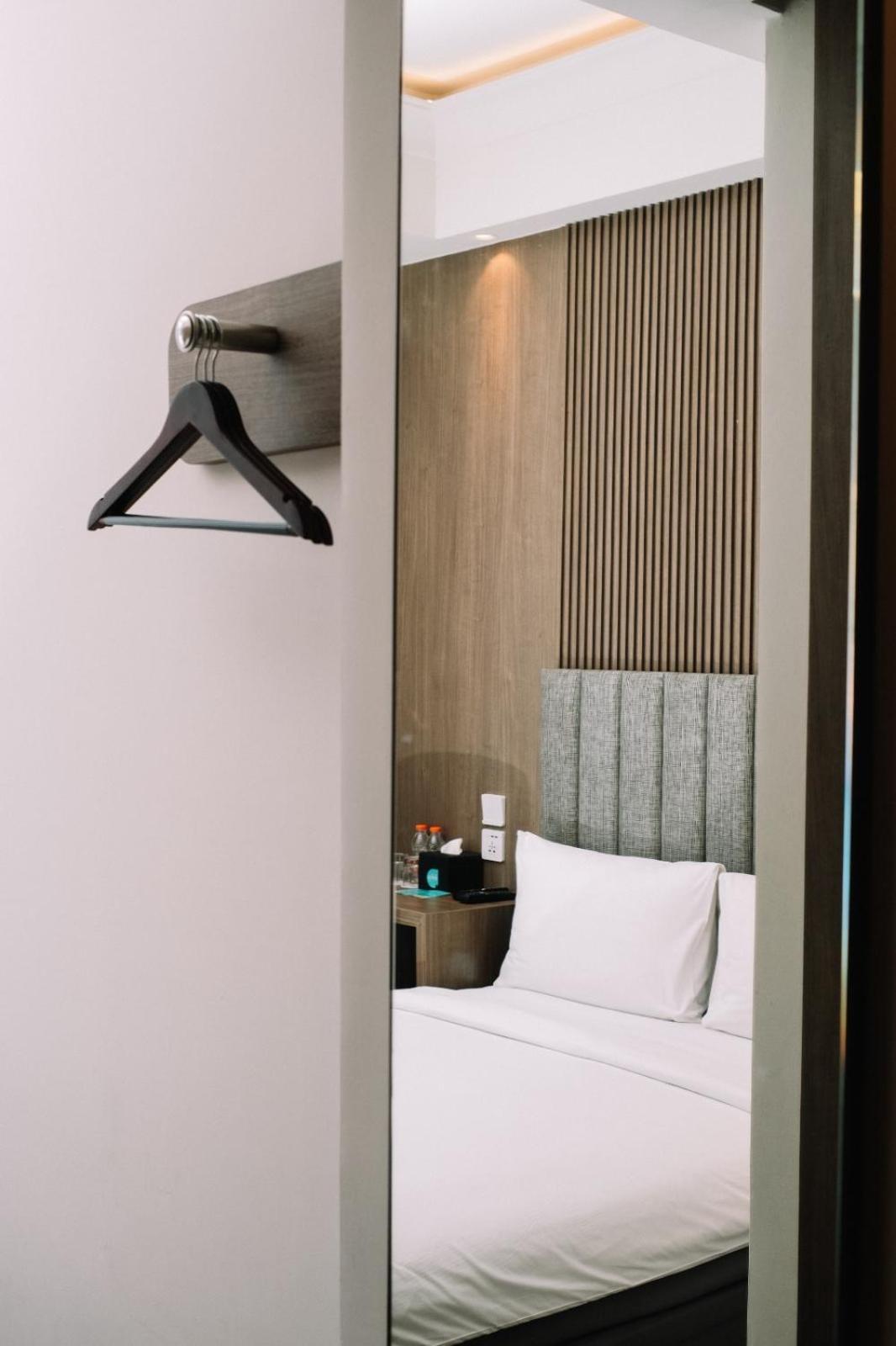 Deka Hotel Surabaya Hr Muhammad Экстерьер фото