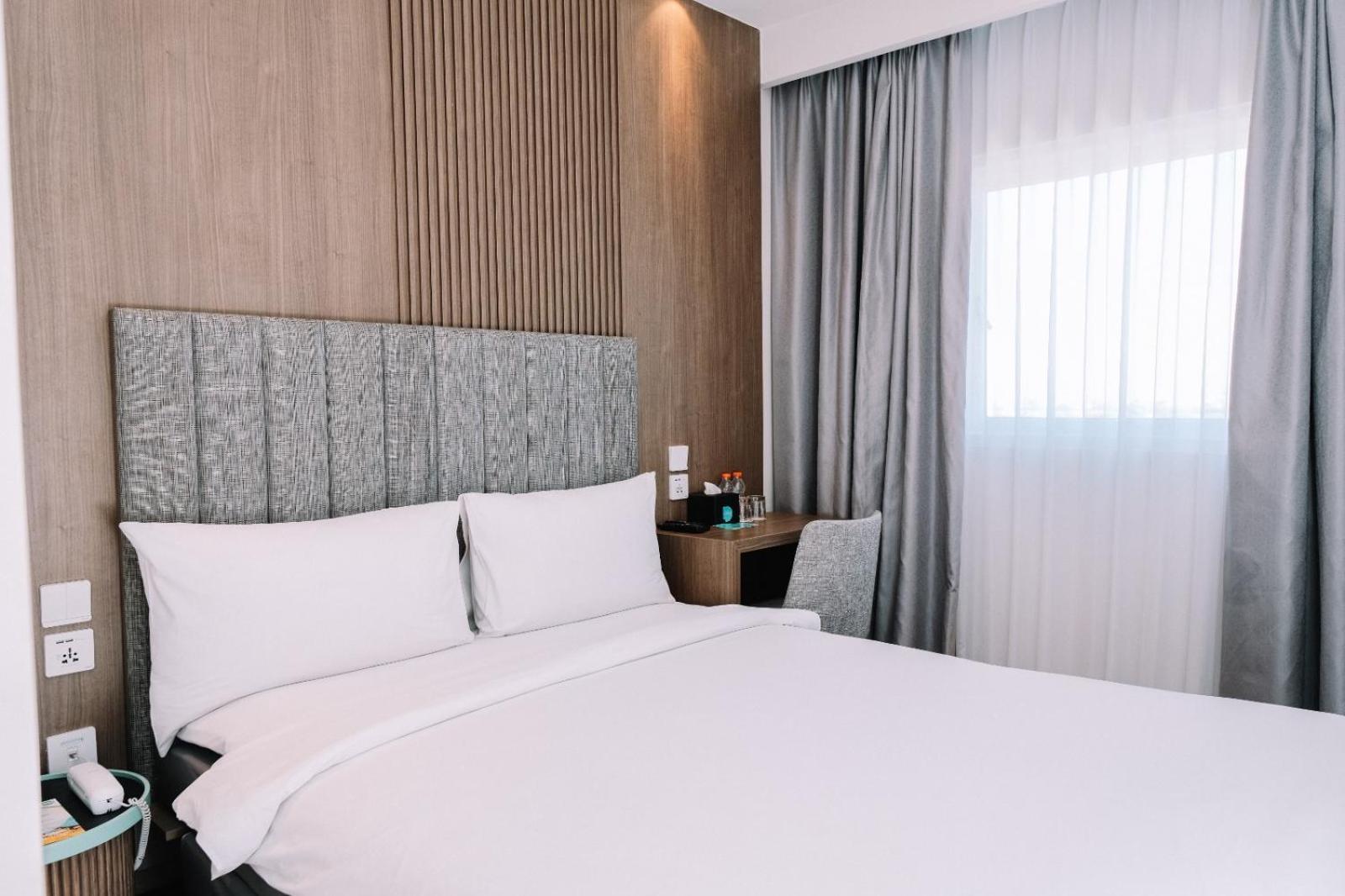 Deka Hotel Surabaya Hr Muhammad Экстерьер фото