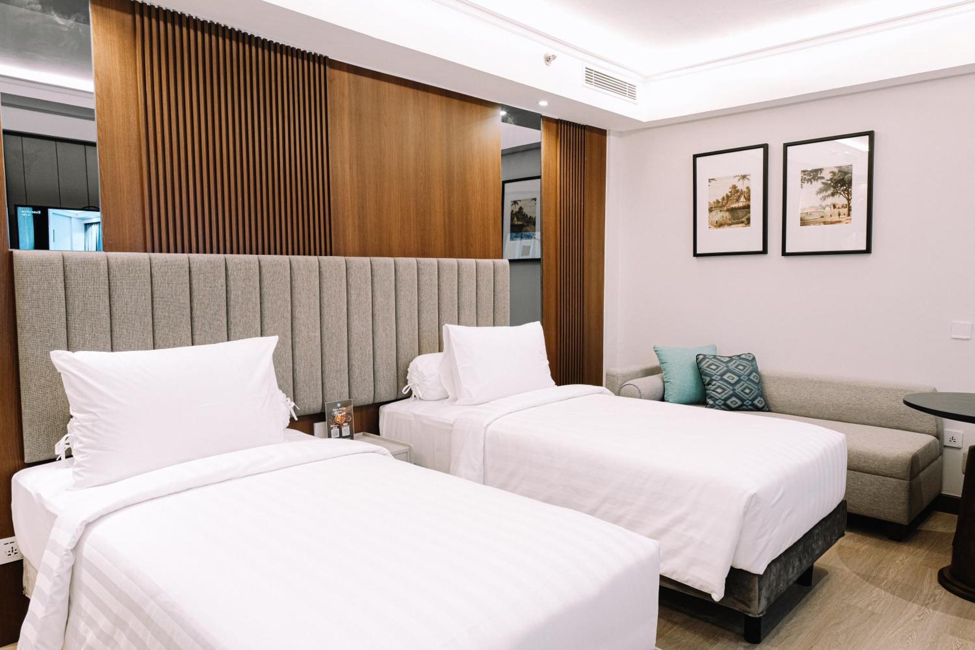Deka Hotel Surabaya Hr Muhammad Экстерьер фото