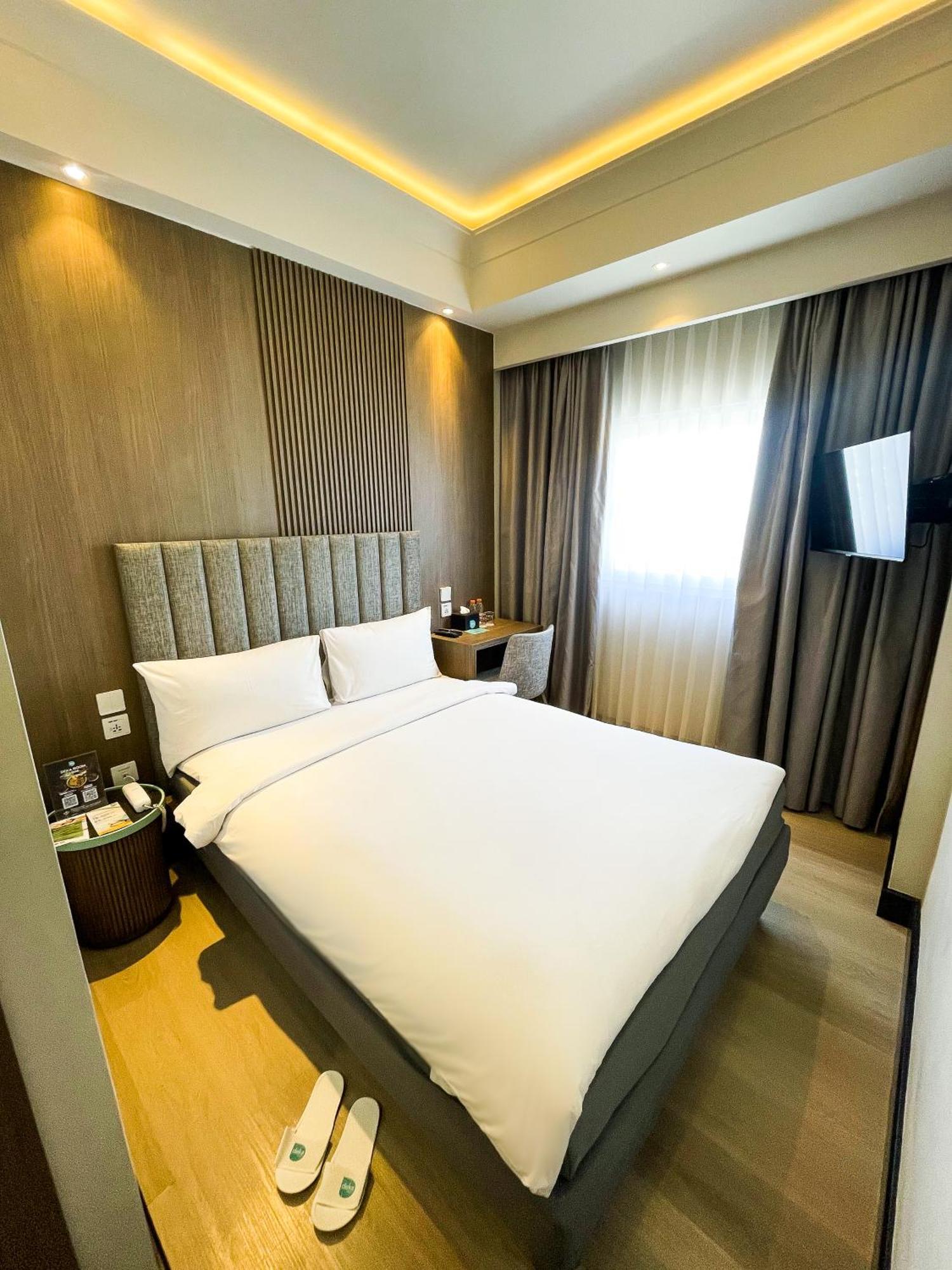 Deka Hotel Surabaya Hr Muhammad Экстерьер фото