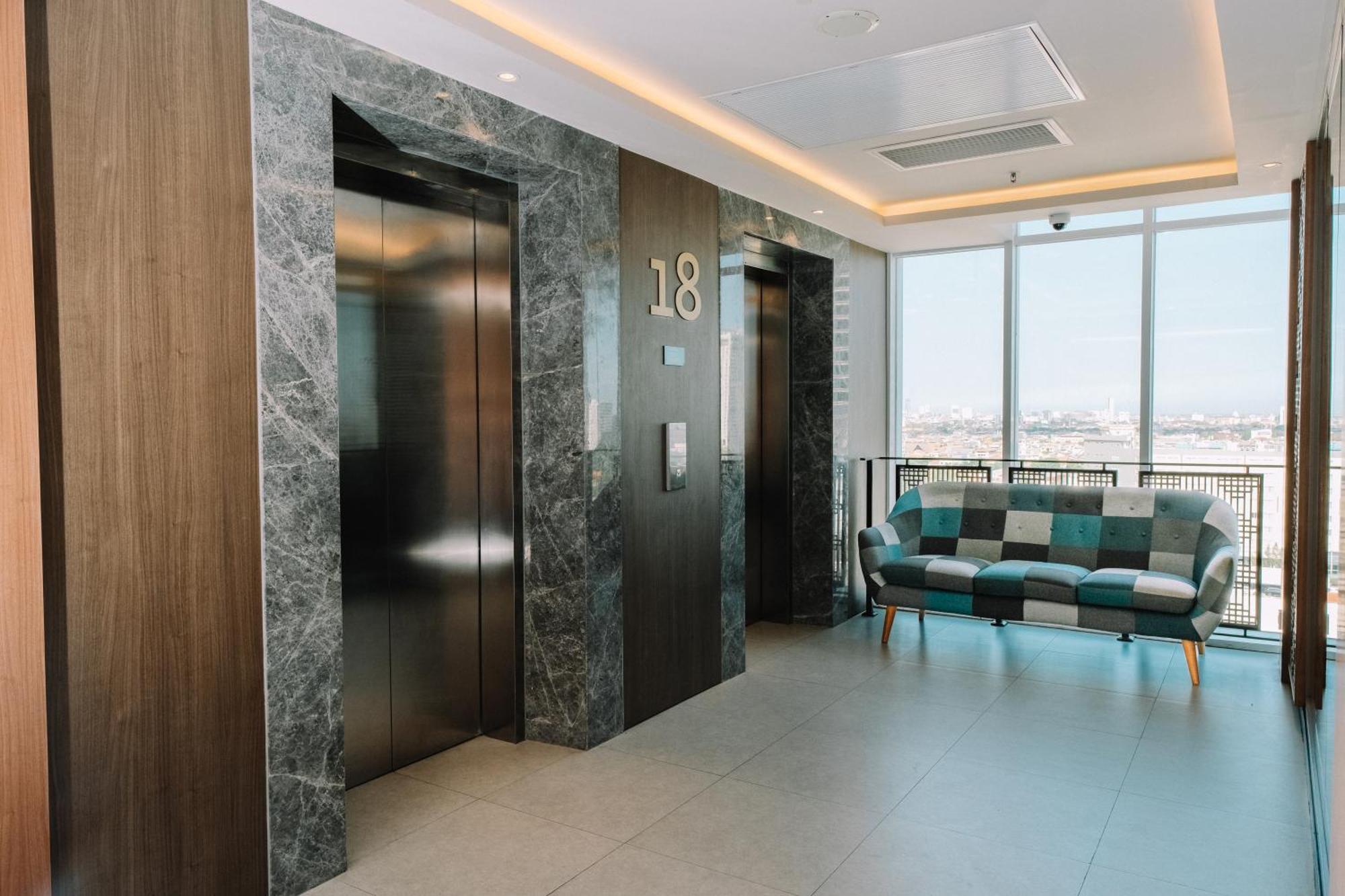 Deka Hotel Surabaya Hr Muhammad Экстерьер фото