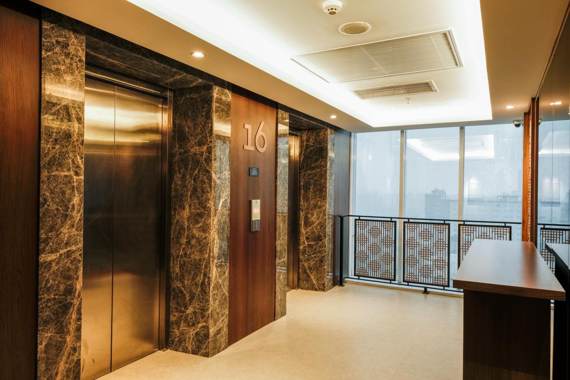 Deka Hotel Surabaya Hr Muhammad Экстерьер фото