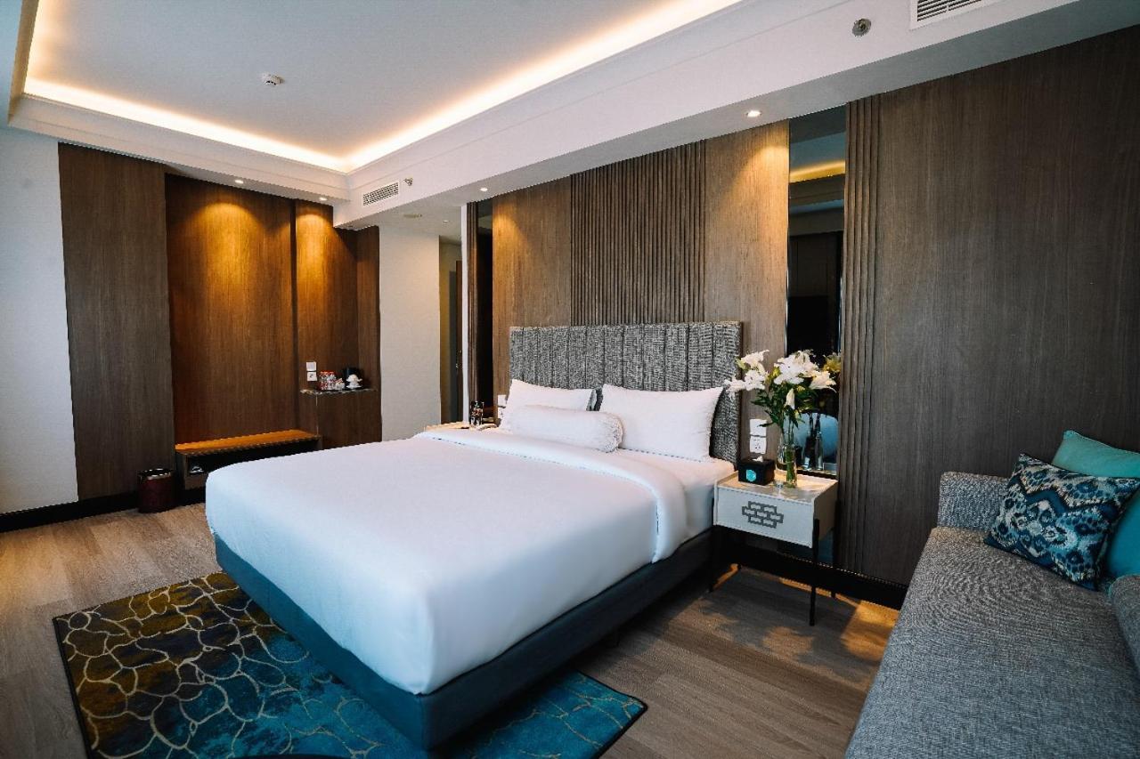 Deka Hotel Surabaya Hr Muhammad Номер фото