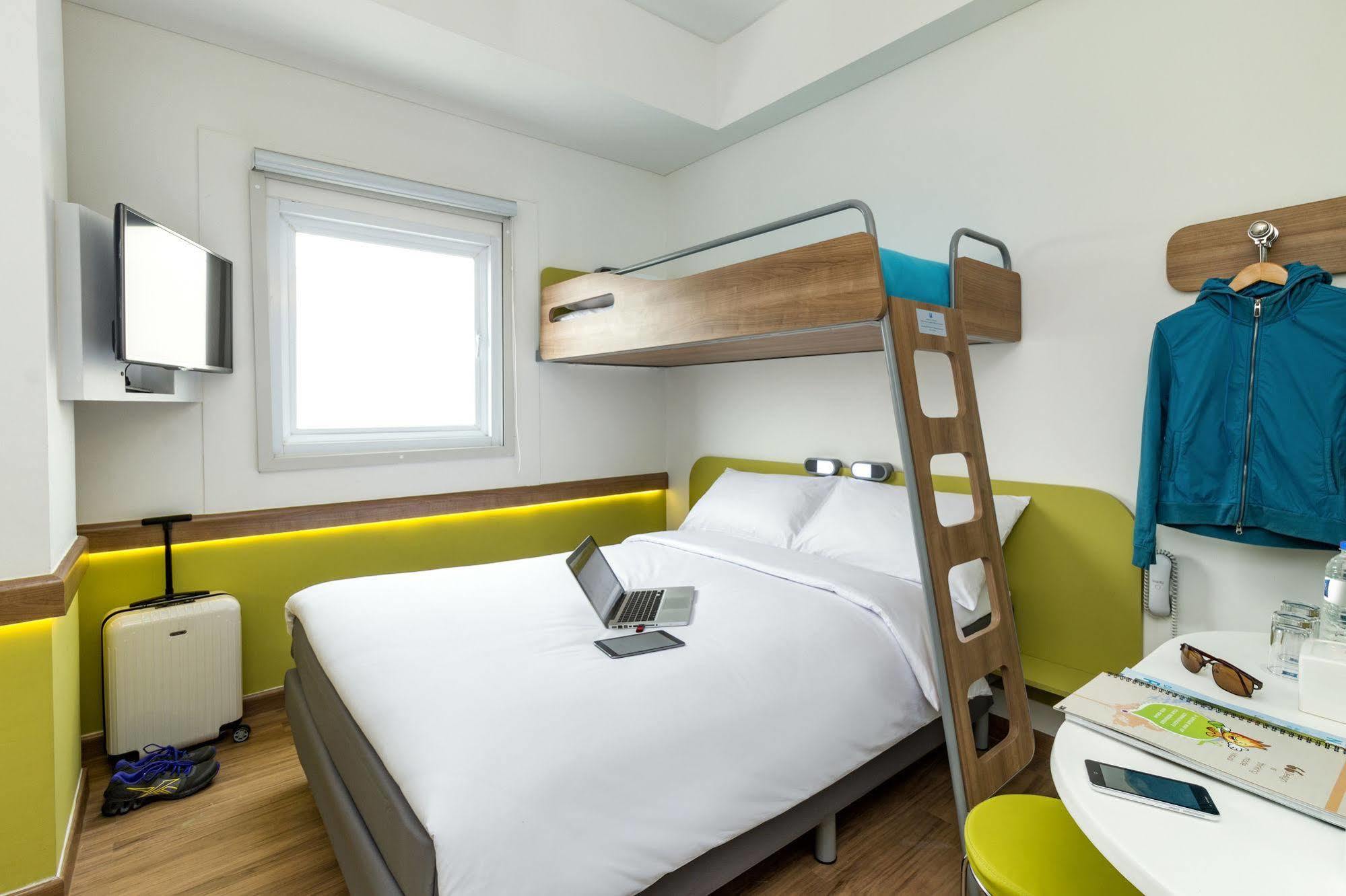 Deka Hotel Surabaya Hr Muhammad Экстерьер фото