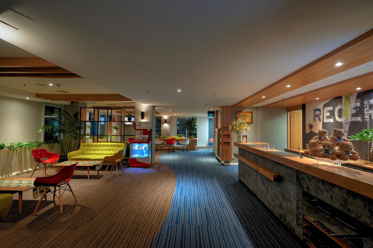 Deka Hotel Surabaya Hr Muhammad Экстерьер фото